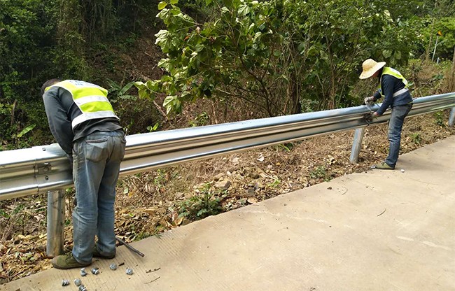 新乡高速公路护栏的定期维护与保养