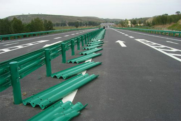 新乡波形护栏的维护与管理确保道路安全的关键步骤