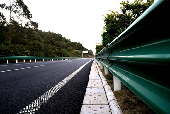 新乡高速公路护栏的常用类型